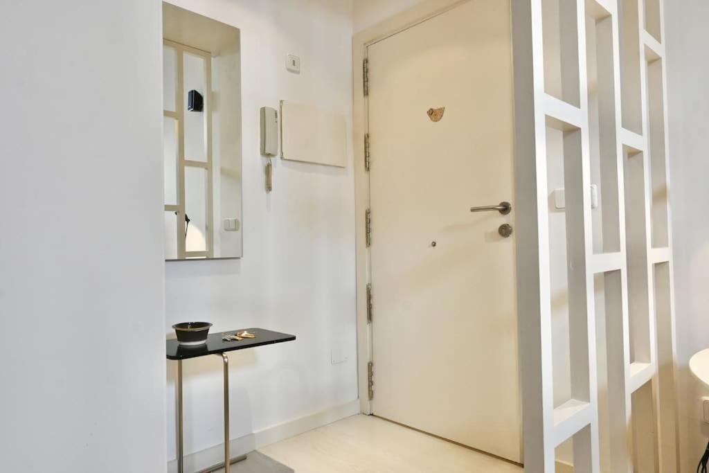 For You Rentals Apartamento Temporal Con Encanto A Pocos Metros Del Sol Myr13 Madrid Exterior photo